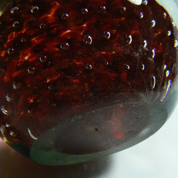 Vintage Clear & Red Controlled Bubbles APPLE with Leaf Art Glass Paperweight - Picture 2 of 9